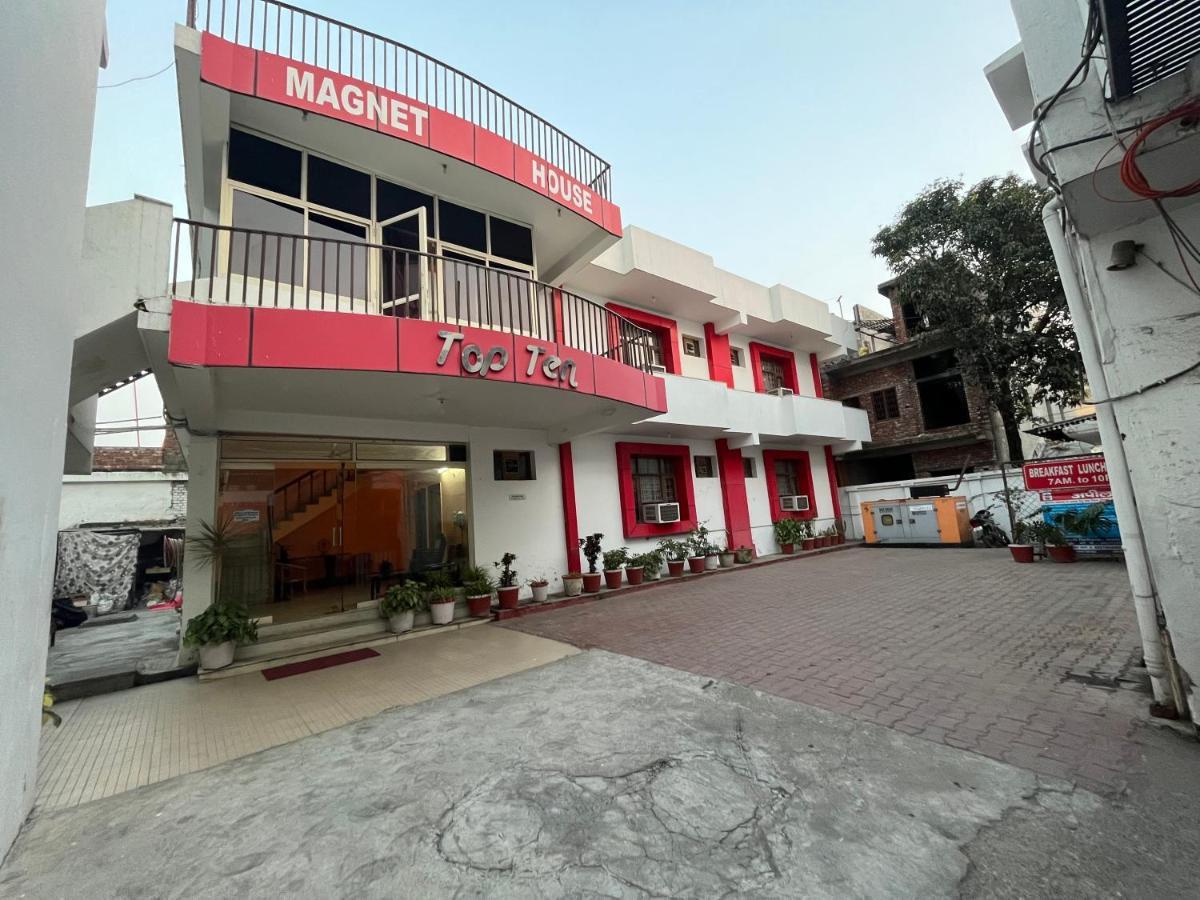Hotel Magnet House Dehradun Exteriör bild