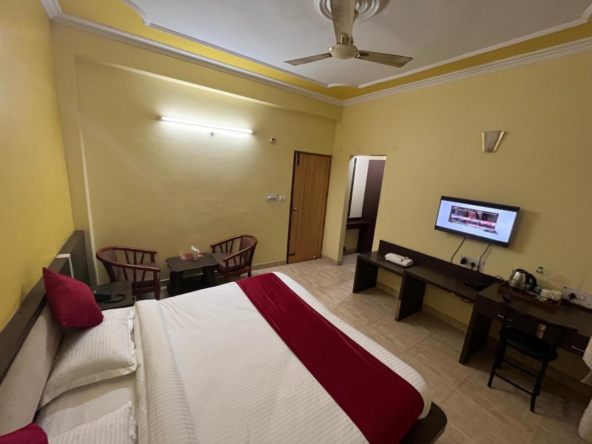 Hotel Magnet House Dehradun Exteriör bild