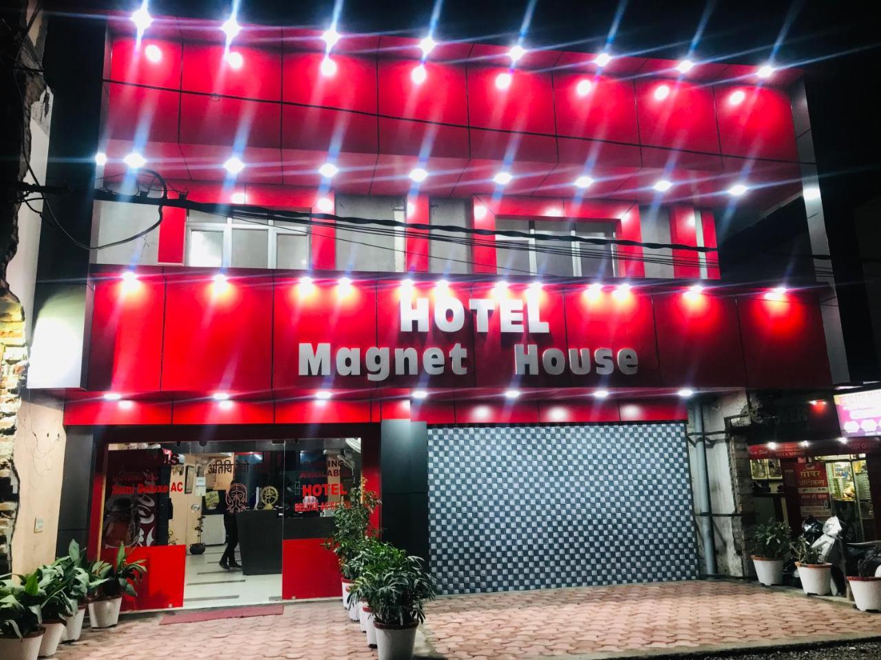 Hotel Magnet House Dehradun Exteriör bild